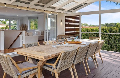 Wamberal House | White House - by Coast Hosting