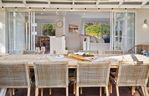 Wamberal House | White House - by Coast Hosting