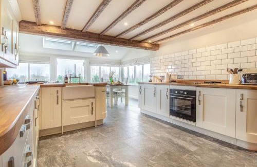 Halesworth House | White House Lodges - Dragonfly