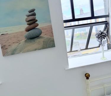 Bradford Apartment | White Rose Double Bed Apartment