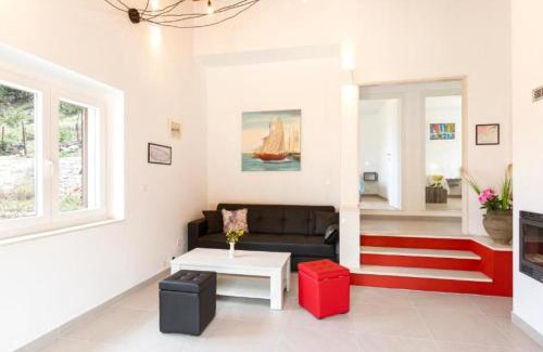 Pucisca House | White Stone House