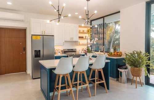 Xanadu Villa | White Swan Beach House w/Ocean Views & Private Beach