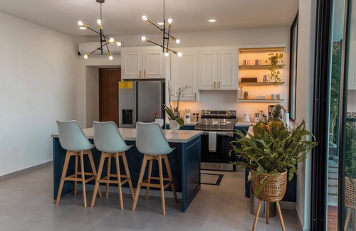 Xanadu Villa | White Swan Beach House w/Ocean Views & Private Beach