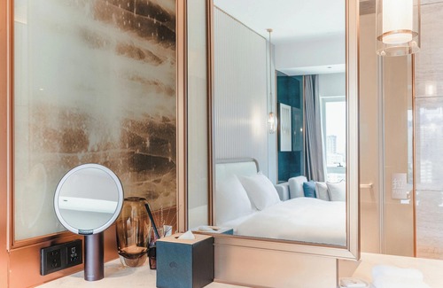Chikan District Hotel | White Swan Hotel Zhangjiang