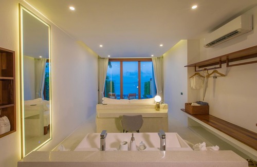 Bang Po Hotel | White Whale Beachfront Pool Villa
