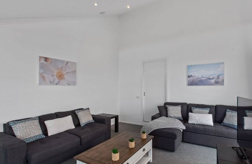 Wongarra Apartment | Whitecrest 15 - Front row views of the Southern Ocean Great Ocean Road, Apollo Bay
