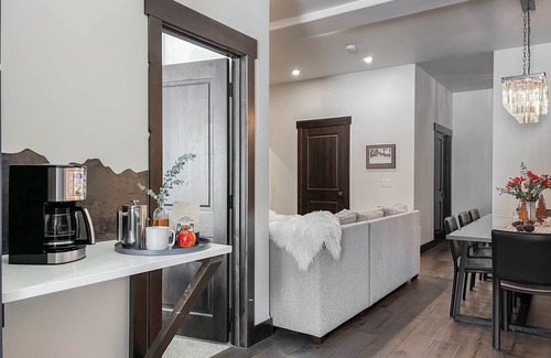 Whitefish Ski Chalet | Whitefish Luxury Chalet Private Hot Tub Sleeps 8