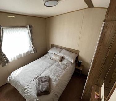 Whitstable Apartment | Whitstable, CW18, 2 bed park home, Alberta Holiday Park