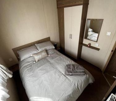 Whitstable Apartment | Whitstable, CW18, 2 bed park home, Alberta Holiday Park