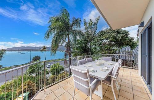 Airlie Beach Apartment | Whitsunday Beachfront Apartment on Broadwater