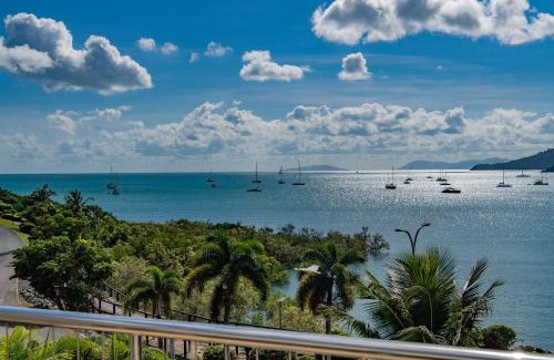 Airlie Beach Apartment | Whitsunday Beachfront Apartment on Broadwater