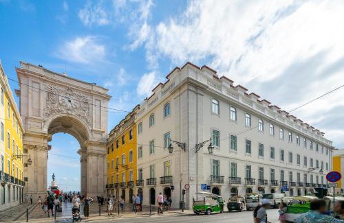 Santa Maria Maior Apartment | WHome Prime Location Contemporary Luxury Apartment w/AC & Elevator