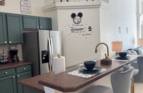 Vizcay House | Why stay in a hotel when you can have this entire home for your next gateway.
