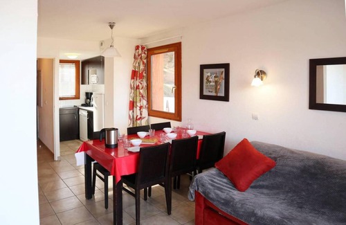 Les Orres Apartment | Wifi, ski-in/ski-out & foot of the slopes, fitness, swimming pool, terrace, balcony, parking, tv