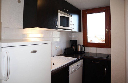 Les Orres Apartment | Wifi, ski-in/ski-out & foot of the slopes, fitness, swimming pool, terrace, parking, tv, ski locker