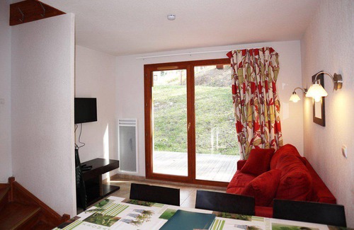 Les Orres Apartment | Wifi, ski-in/ski-out & foot of the slopes, 2nd floor, view valley, fitness, swimming pool, balcony