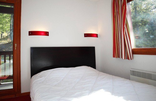 Les Orres Apartment | Wifi, ski-in/ski-out & foot of the slopes, 2nd floor, view valley, fitness, swimming pool, balcony