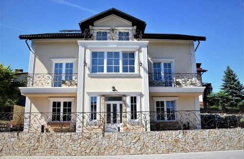 Sandomierz House | Willa Różana - Apartamenty i Pokoje Gościnne