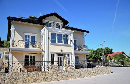 Sandomierz House | Willa Różana - Apartamenty i Pokoje Gościnne