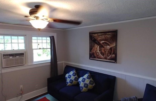 Vollintine-Evergreen Apartment | Willett 2 Adorable Two Bedroom