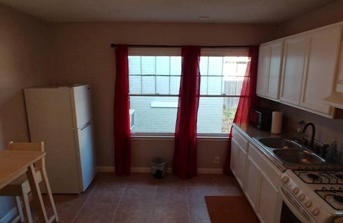 Vollintine-Evergreen Apartment | Willett 4 Adorable 1BR Apartment
