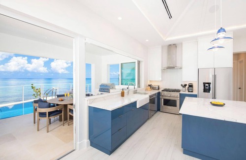 North Side House | Willow Beach: Private Pool with Backyard Snorkeling!