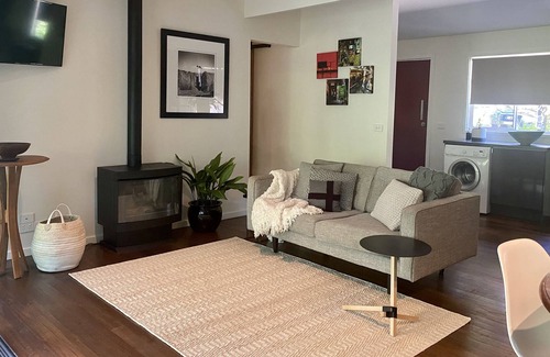 Badger Creek House | Willow House - Private Luxury Accommodation