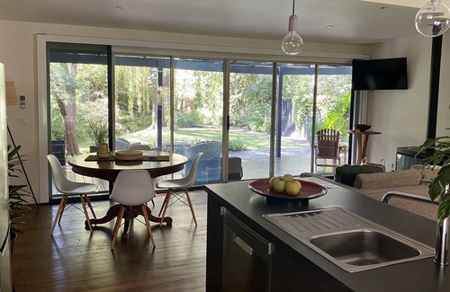 Badger Creek House | Willow House - Private Luxury Accommodation