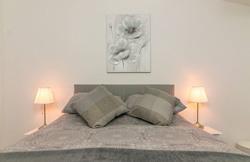 Stevenage House | Willow Room - Hillcrest Lodge