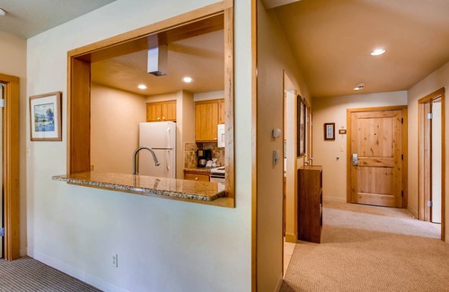 Lakeside Village Condo | Willows 1716
