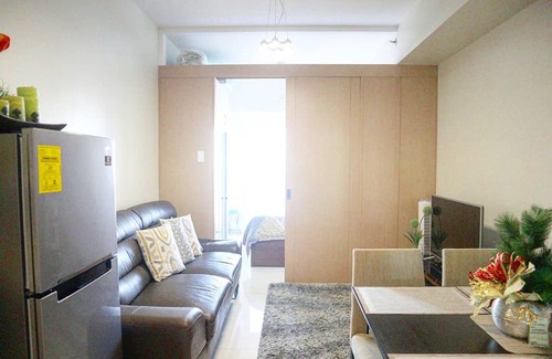 Tagaytay Apartment | Wind - Serene Lake View Retreat in Tagaytay