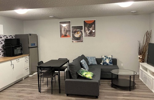 Southwest Edmonton House | Windemere Cozy Suite