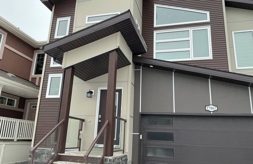 Southwest Edmonton House | Windemere Cozy Suite