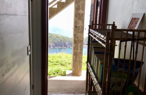 Estate Hansen Bay Apartment | Windy Way has a spectacular view, affordable, quiet one-bedroom Apt., near beach
