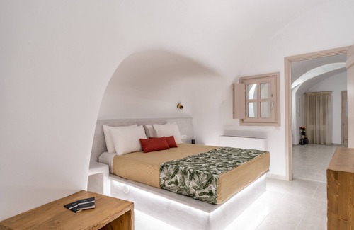 Pyrgos House | Wine and Yard Caves