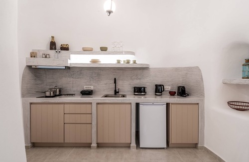 Pyrgos House | Wine and Yard Caves