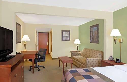 Lafayette Hotel | Wingate by Wyndham Lafayette Airport