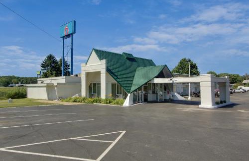 Geneva Hotel | Wingate by Wyndham Geneva at SPIRE Academy