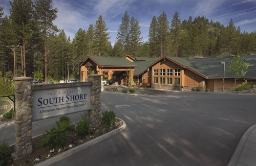Round Hill Village Condo | Winter Holiday Week in Tahoe 5-star Resort 2BR/2BA Condo, sleeps 6