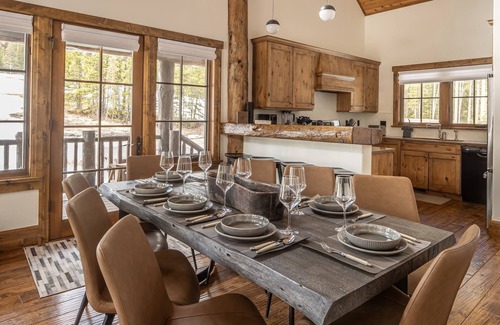 Spanish Peaks Cabin | Winter in Big Sky! Spanish Peaks Cabin with Ski-in/Ski-out Access! Hot Tub!