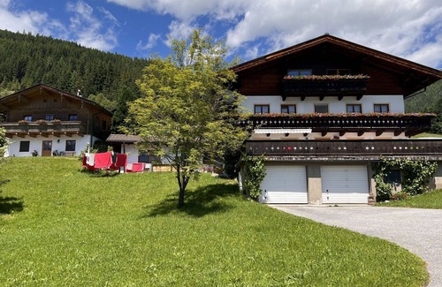 Schonbach Villa | Wonderful villa for 11 guests with WIFI, TV, terrace and panoramic view