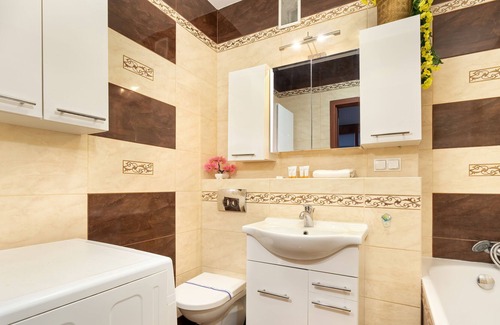 Grunwald Apartment | Wojskowa Apartment by Renters