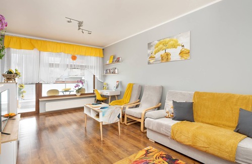 Grunwald Apartment | Wojskowa Apartment by Renters