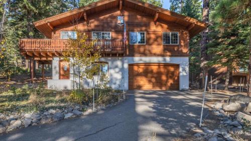 Truckee House | Wolfs Lair by AvantStay Swiss Chalet w Private Hot Tub Access to Northstar Resort Community