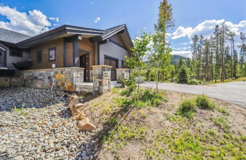 The Highlands House | Wolverine Lookout townhouse