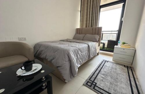 Madinat Zayed Hostel | Wonder Balcony Room - Heart of Abu Dhabi