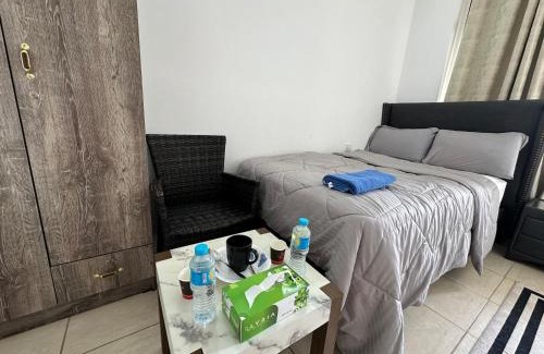 Madinat Zayed Hostel | Wonder Balcony Room - Heart of Abu Dhabi