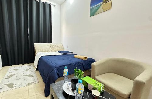 Madinat Zayed Hostel | Wonder Balcony Room - Heart of Abu Dhabi