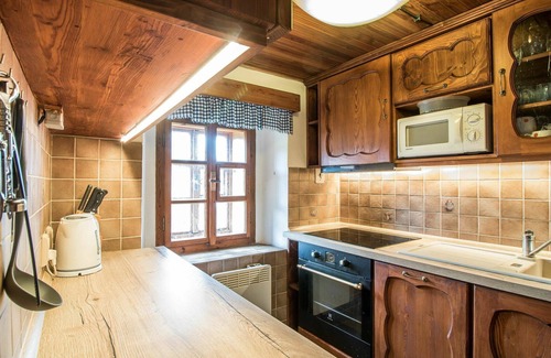 Lanov Villa | Wonderful private villa for 9 guests with WIFI, TV, terrace and pets allowed