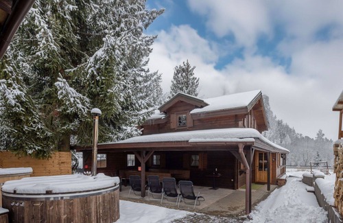 Dolni Branna House | Wonderful private villa for 8 people with WIFI, hot tub, TV, terrace and pets allowed